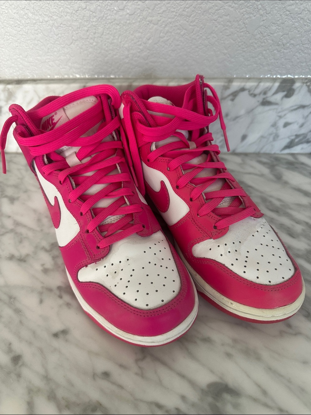 Nike Women’s Dunks Hi Top Sneakers in Hot Pink and White sz 7W